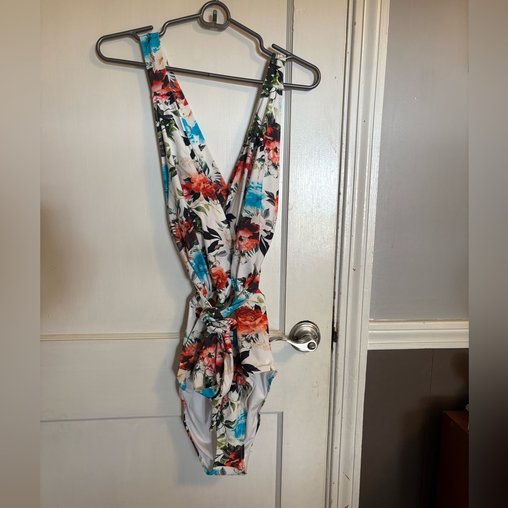 NWT Cupshe Deep Plunge Onepiece suit